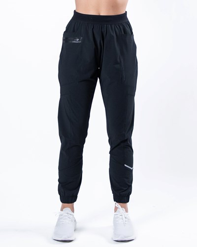 Black Alphalete Woven 4-Way Stretch 28" Pant | QROTUB156