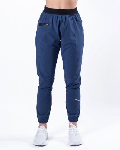 Oceania Alphalete Woven 4-Way Stretch 28" Pant | EZCIMA916