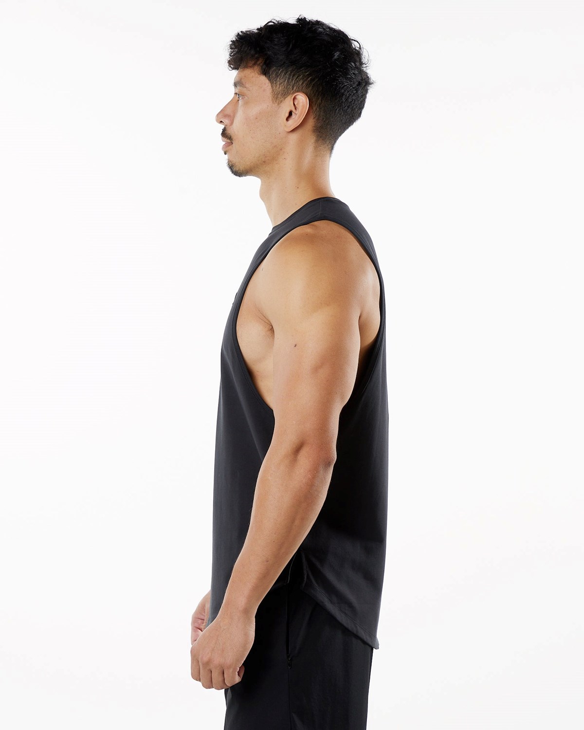 Blackout Alphalete Fitted Performance Tank | BKMFYH584