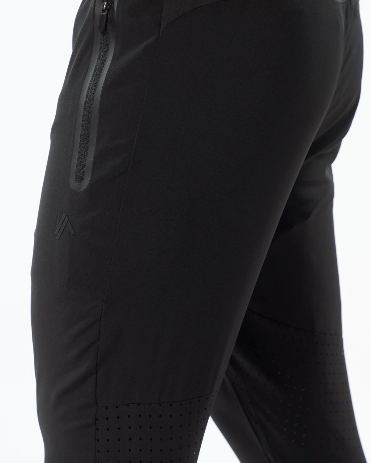 Blackout Alphalete Woven 4-Way Stretch 29