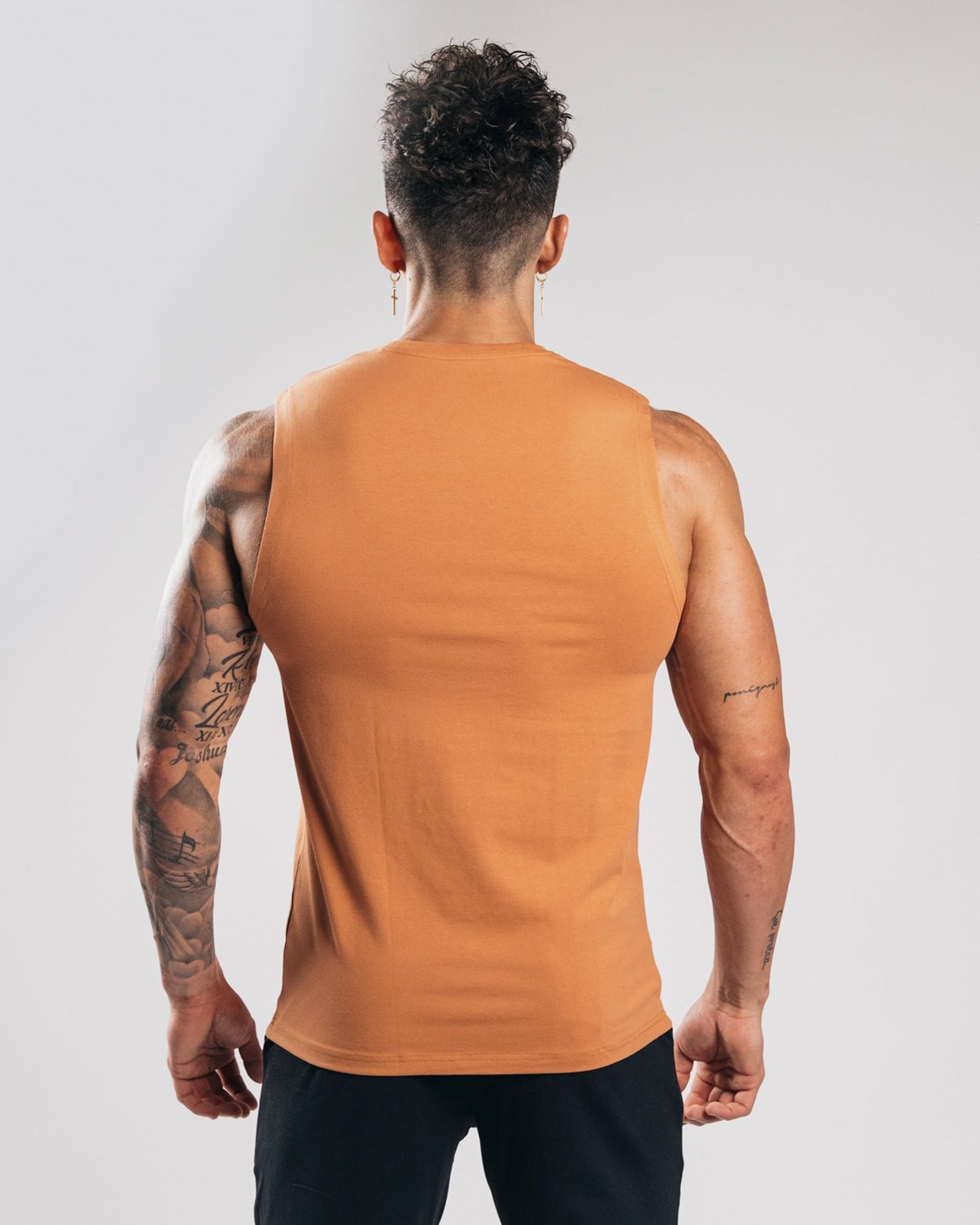 Clay Alphalete Fitted Performance Tank | AVQPYZ826