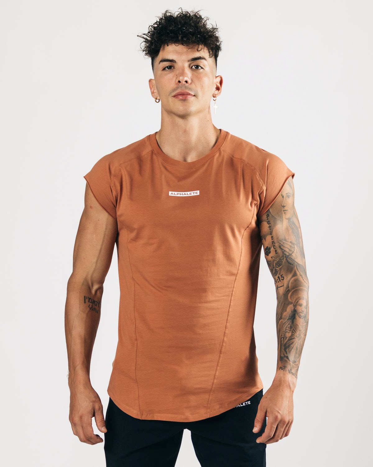 Clay Alphalete High Performance Sleeveless Tee | MYUDRS092