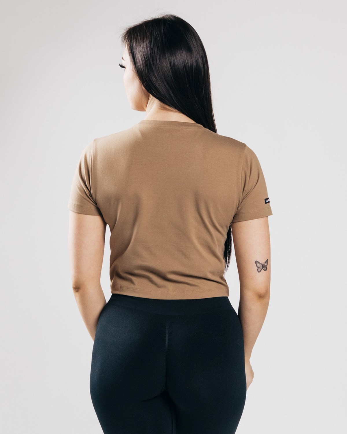 Dark Tan Alphalete Fitted Performance Crop Top | IAQMHB592