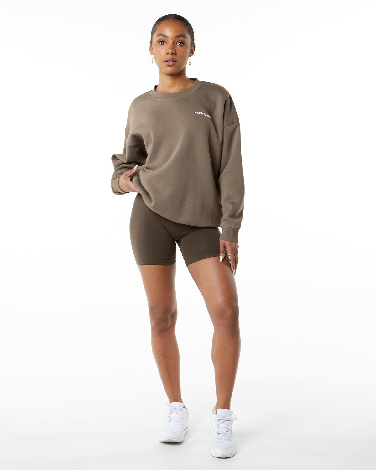 Mocha Alphalete Brushed Fleece Crewneck Sweater | MQUEJR841