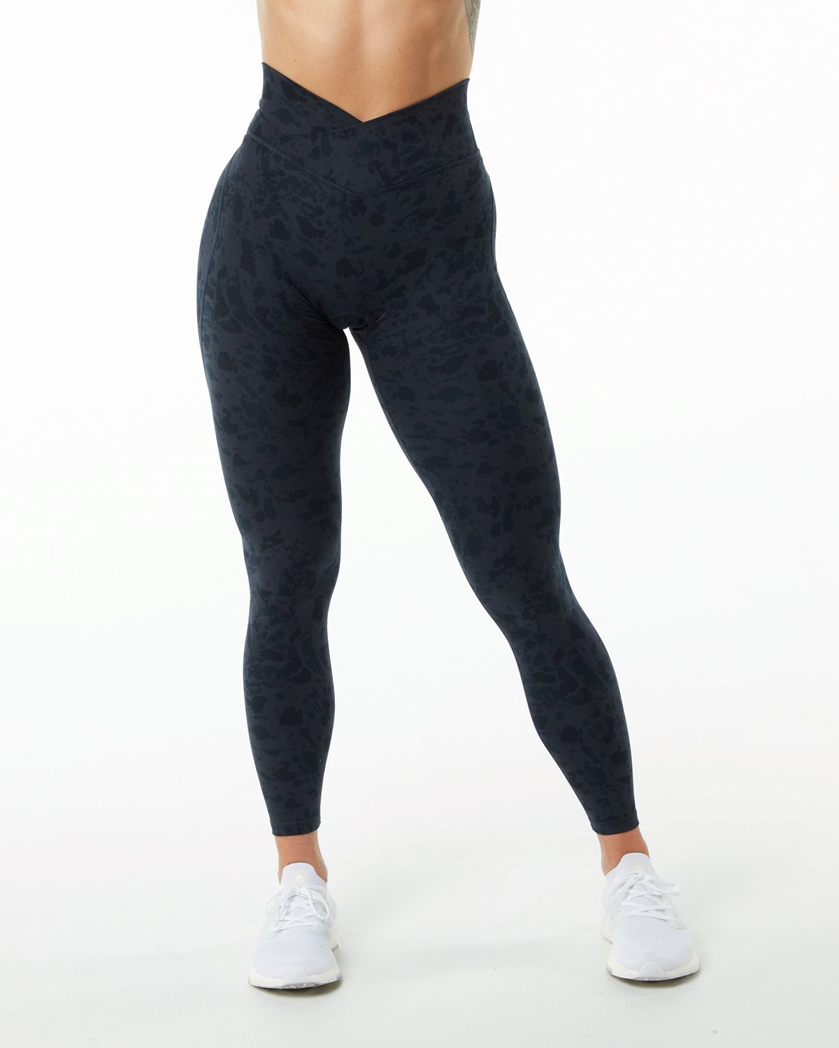 Pebble Print Black Alphalete Single Brushed Cross-Wrapped Legging | QRVBPC275