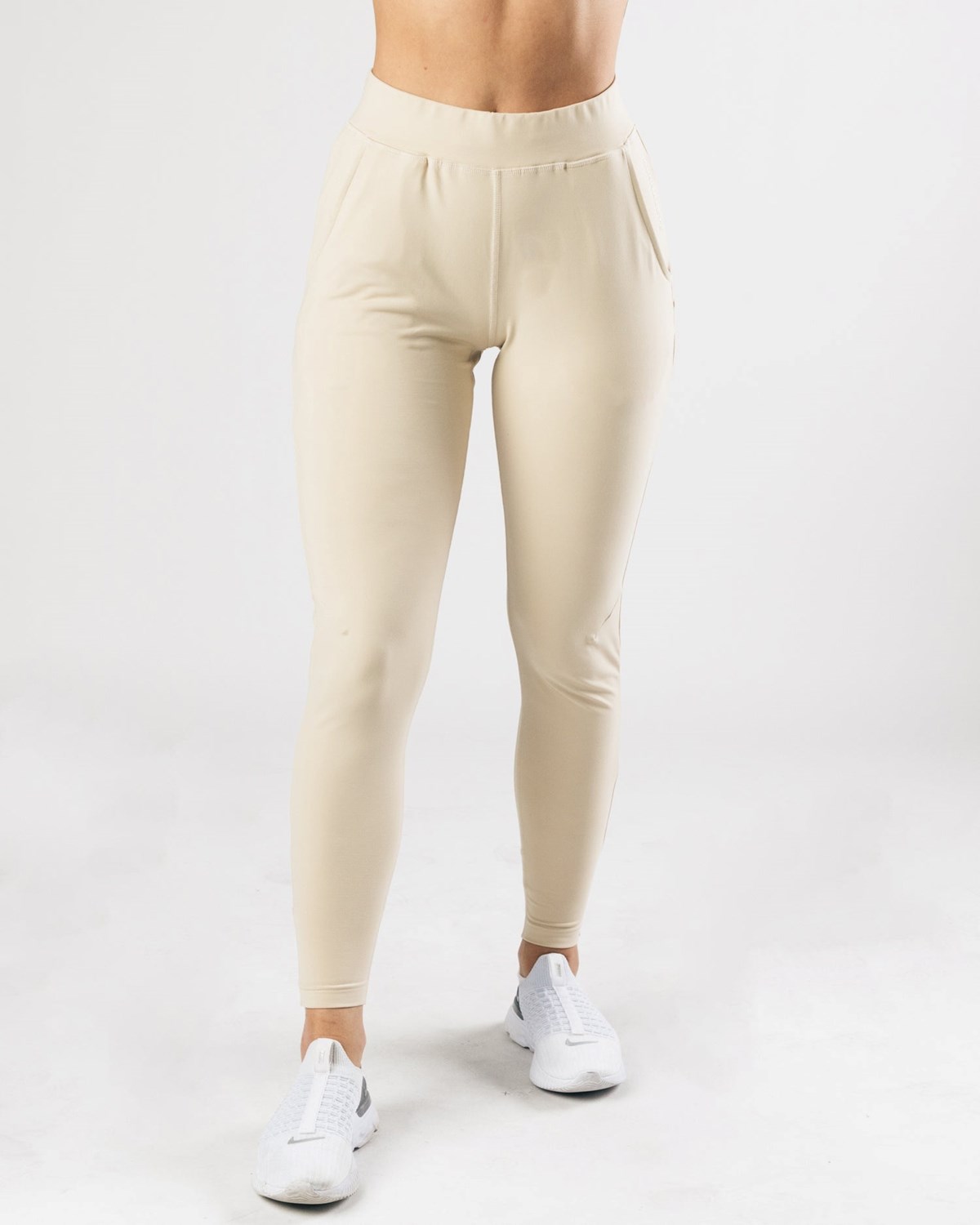 Vanilla Alphalete 4-Way Stretch Jogger | WTCPHN865