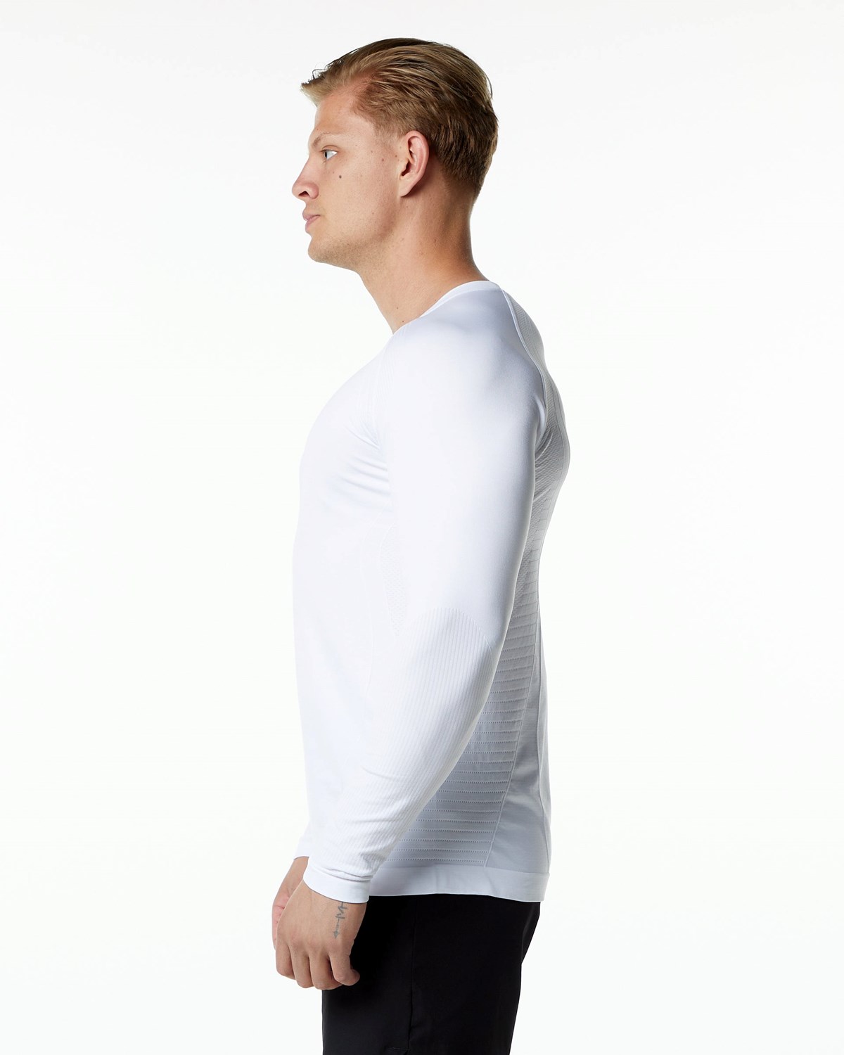 White Alphalete High Performance Seamless Long Sleeve Tee | THQSOD937